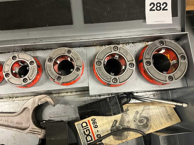 Ridgid 690 draadsnijmachine - afbeelding 6 van  8