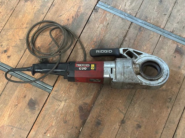 Ridgid 690 draadsnijmachine - afbeelding 1 van  3