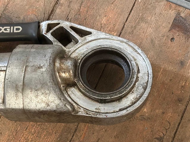 Ridgid 690 draadsnijmachine - afbeelding 2 van  3