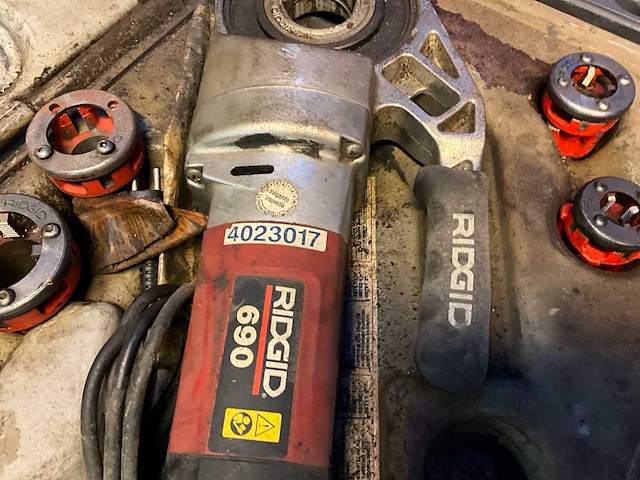 Ridgid 690 draadsnijmachine - afbeelding 3 van  8