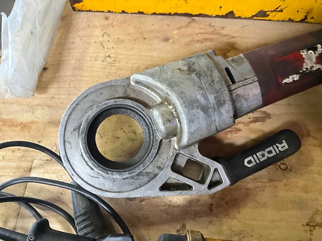 Ridgid 690 draadsnijmachine - afbeelding 2 van  2