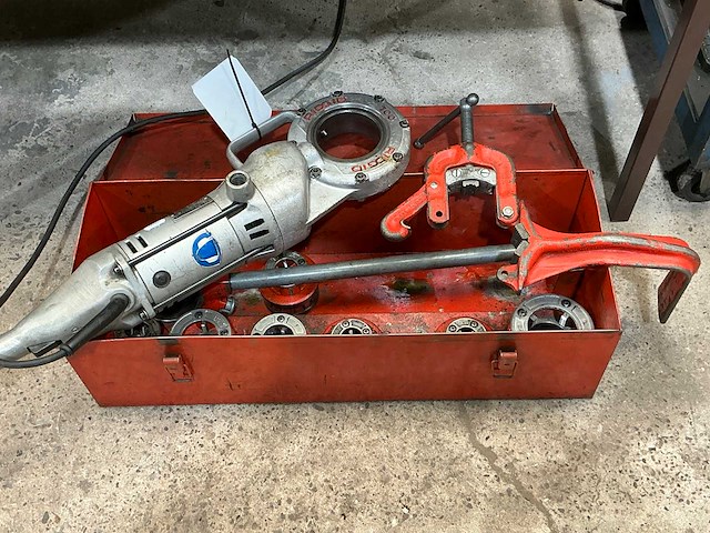 Ridgid 700 pijpdraadsnijmachine - afbeelding 1 van  4