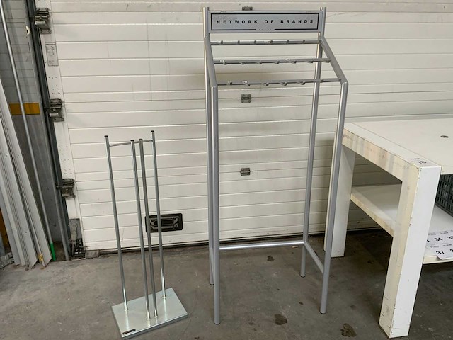 Riemenrek en kledinghanger houder - afbeelding 1 van  4