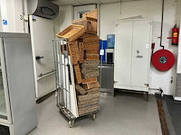 Rieten presentatiemanden met transportkar - afbeelding 1 van  8