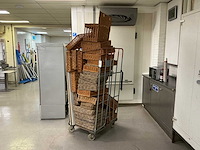 Rieten presentatiemanden met transportkar - afbeelding 2 van  8