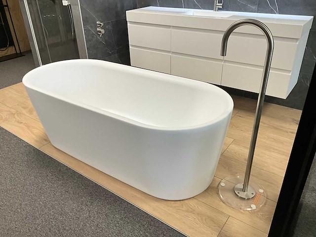 Riho modesty vrijstaand bad - afbeelding 1 van  9