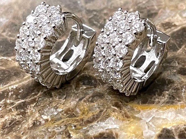 Rij oorbellen van hoge kwaliteit met briljanten - afbeelding 1 van  7