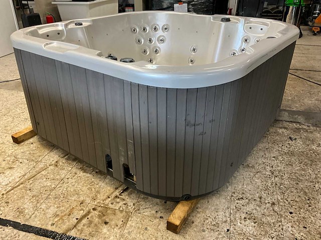 Rijnberg jacuzzi - afbeelding 11 van  17
