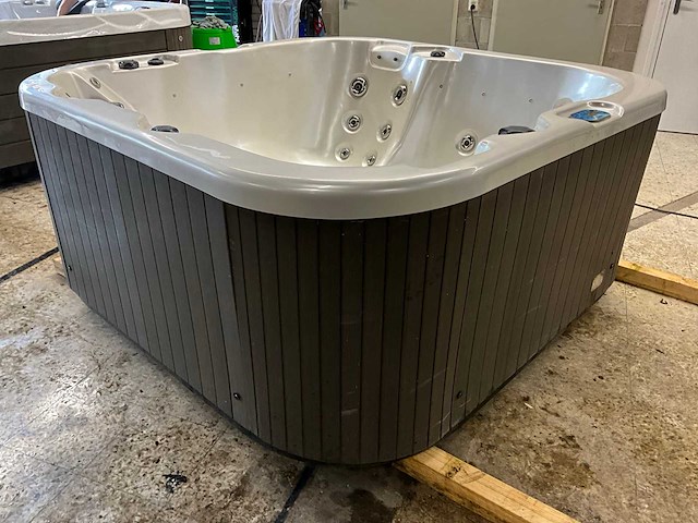 Rijnberg jacuzzi - afbeelding 12 van  17