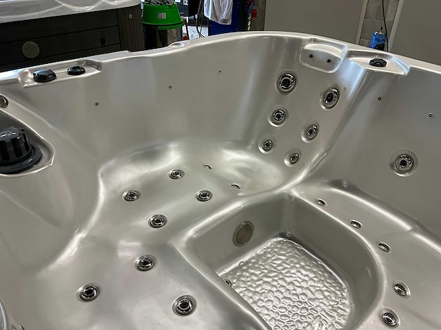 Rijnberg jacuzzi - afbeelding 13 van  17