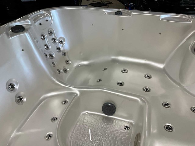 Rijnberg jacuzzi - afbeelding 14 van  17