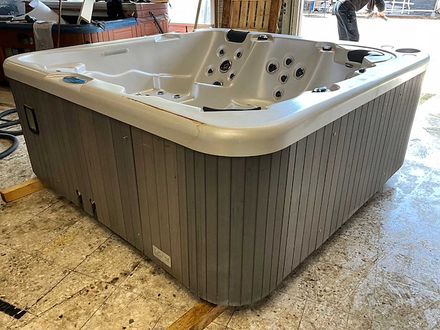 Rijnberg jacuzzi - afbeelding 12 van  19