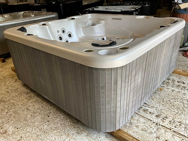 Rijnberg jacuzzi - afbeelding 13 van  19