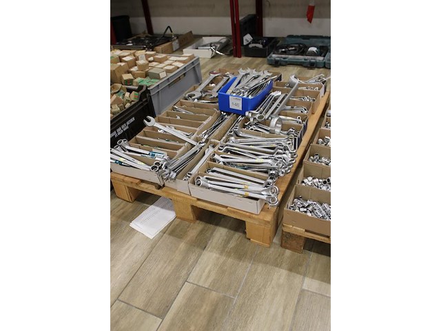 Ring- en steeksleutels w.o. etop in grote hoeveelheid en diversiteit op pallet. - afbeelding 2 van  3