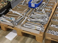 Ring- en steeksleutels w.o. etop in grote hoeveelheid en diversiteit op pallet. - afbeelding 2 van  3