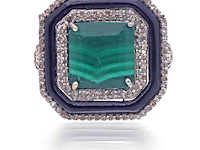 Ring met centraal groene malachiet omringt door witte natuurlijke diamanten en zwarte onix - afbeelding 3 van  6
