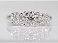 Ring met drie chatons van diamanten 0.75 carat