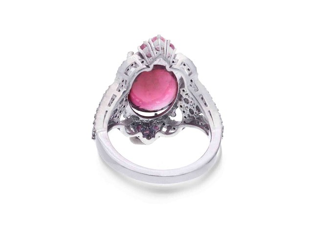 Ring met een grote donkerroze toermalijn blauwe topazen en natuurlijke diamanten - afbeelding 4 van  6