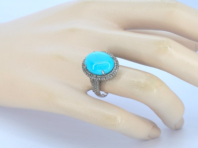 Ring met een grote ovale turquoise en natuurlijke diamanten - afbeelding 2 van  6