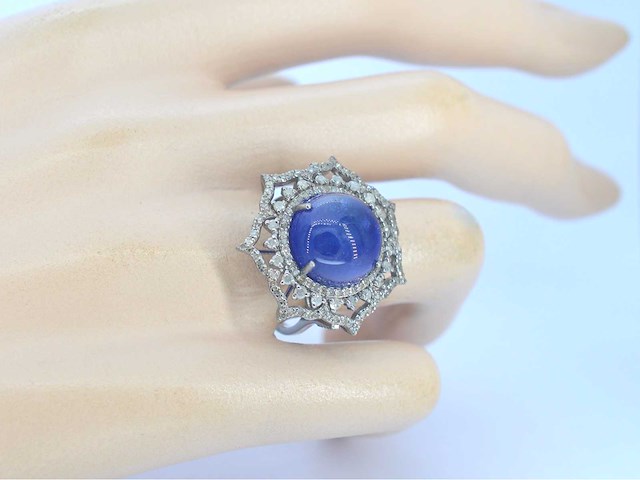 Ring met grote tanzaniet en diamanten - afbeelding 3 van  5