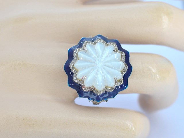Ring met kristal en natuurlijk diamanten omringt door een blauwe rand - afbeelding 2 van  6