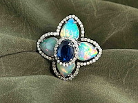 Ring met natuurlijke edelstenen en diamant