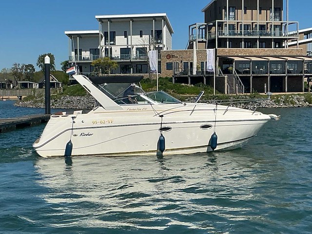 Rinker 270 fiesta vee motorjacht - afbeelding 34 van  42