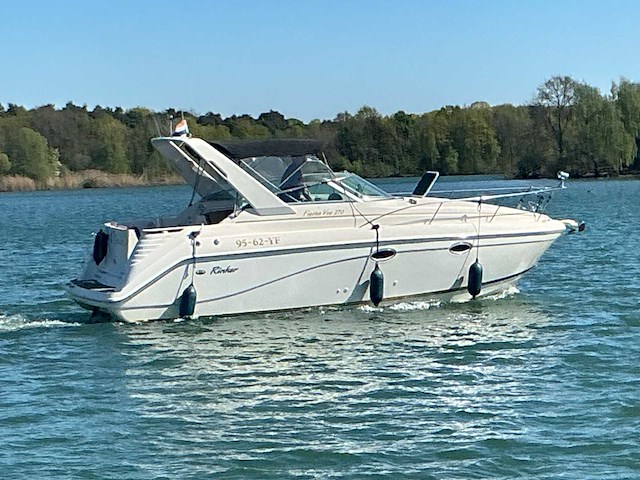 Rinker 270 fiesta vee motorjacht - afbeelding 38 van  42