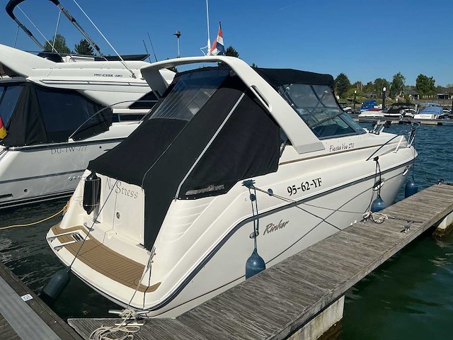 Rinker 270 fiesta vee motorjacht - afbeelding 39 van  42