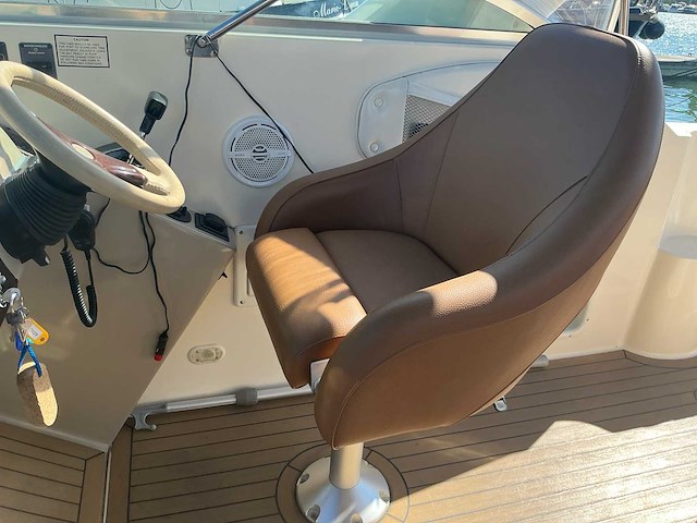 Rinker 270 fiesta vee motorjacht - afbeelding 30 van  42