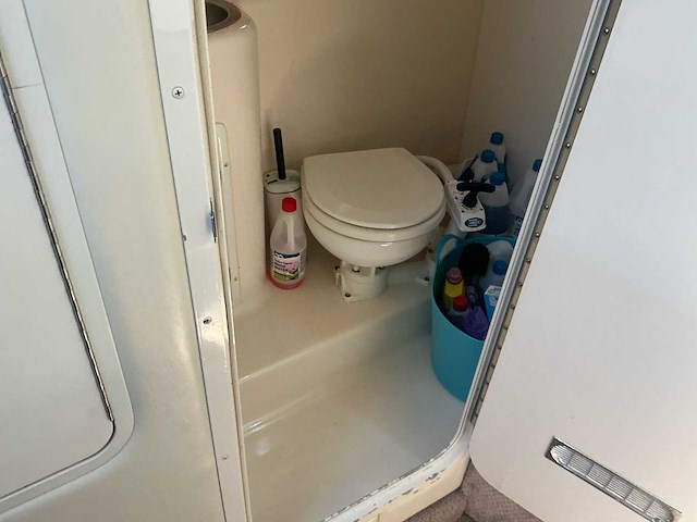 Rinker 270 fiesta vee motorjacht - afbeelding 14 van  42