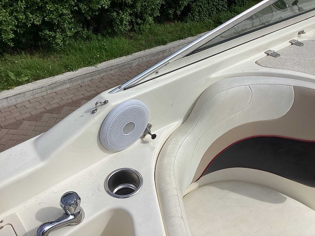 Rinker boot met trailer - afbeelding 13 van  39
