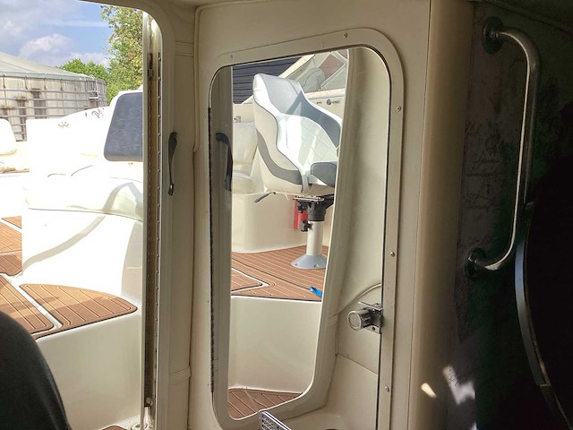 Rinker boot met trailer - afbeelding 18 van  39
