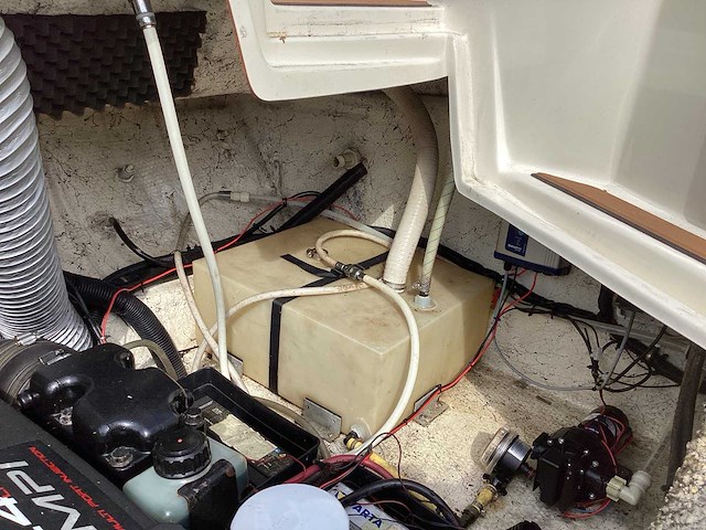 Rinker boot met trailer - afbeelding 26 van  39