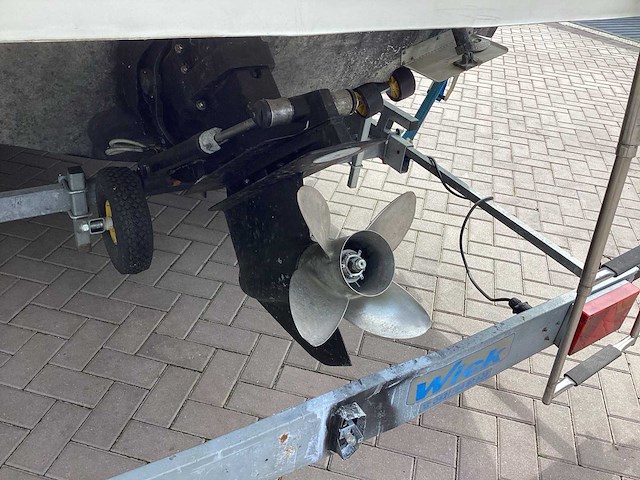 Rinker boot met trailer - afbeelding 36 van  39