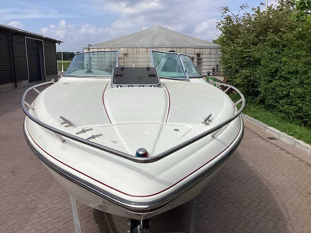 Rinker boot met trailer - afbeelding 38 van  39
