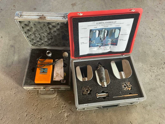 Rioned rioolreinigingsset met 1/2" turbinesnijder ø100–150 mm en elektronische leidingdetector, 2 koffers - afbeelding 1 van  15