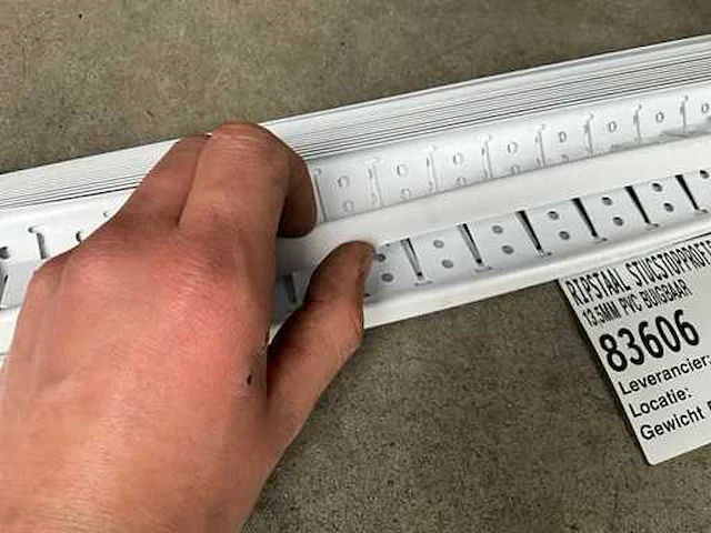 Ripstaal - buigbaar pvc 13,5 - stucstopprofiel - afbeelding 2 van  3