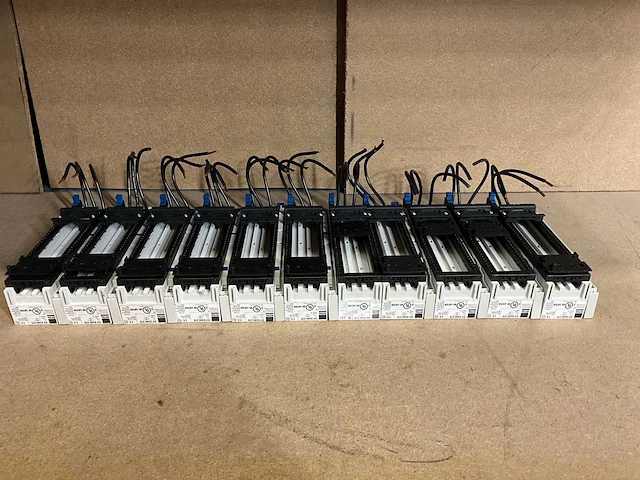 Rittal sv 9340.370 busbar adaptor (11x) - afbeelding 1 van  7