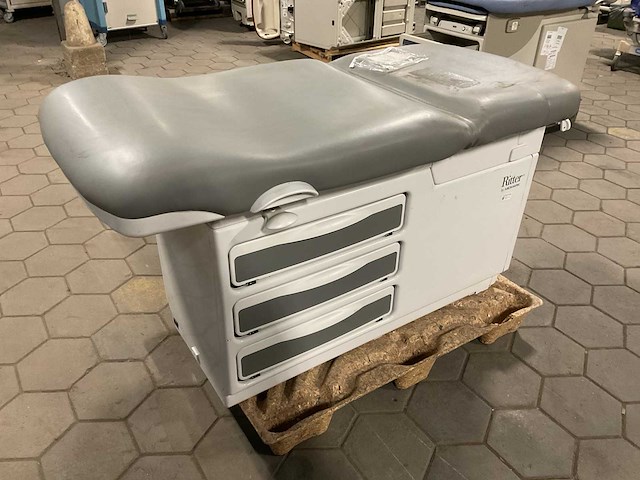 Ritter 204-014 examination table - afbeelding 1 van  8