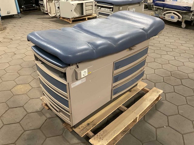 Ritter 304-016-202 examination table - afbeelding 1 van  7