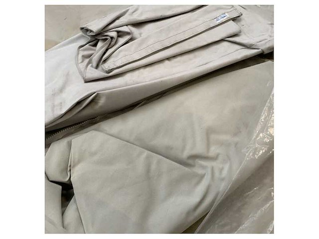 Riva rivale 56 bimini closure with windows - durable white marine canopy for sun and weather protection - afbeelding 2 van  2