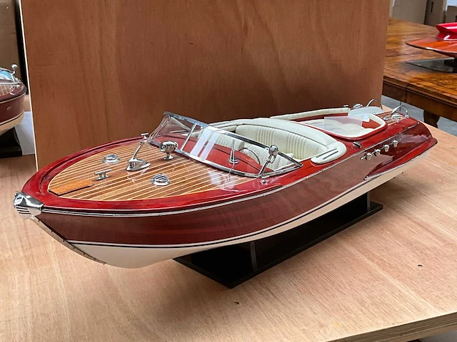 Riva speedboot - afbeelding 1 van  6
