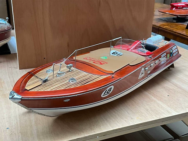 Riva speedboot - afbeelding 1 van  7