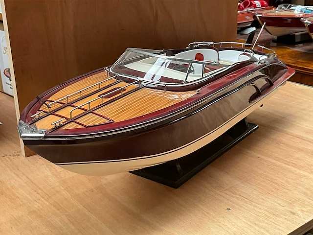 Riva speedboot - afbeelding 1 van  7