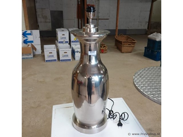 Rivièra maison roger hotel tafellamp met een bijpassende classic linnen lampenkap. - afbeelding 2 van  5