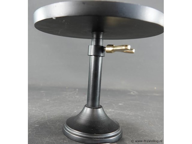 Rivièra maisonin hoogte verstelbaar ijzeren taartplateau - afbeelding 4 van  5