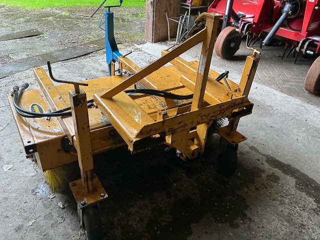 Riwal hydraulische veegmachine met driepuntsaankoppeling - afbeelding 6 van  17
