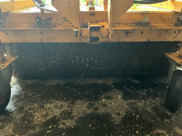 Riwal hydraulische veegmachine met driepuntsaankoppeling - afbeelding 7 van  17