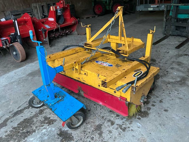 Riwal hydraulische veegmachine met driepuntsaankoppeling - afbeelding 1 van  17